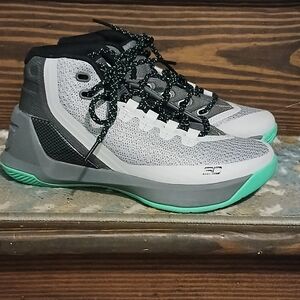Under Armour Curry 3 Grey Matter Green Athletic Sneakers size 4Y